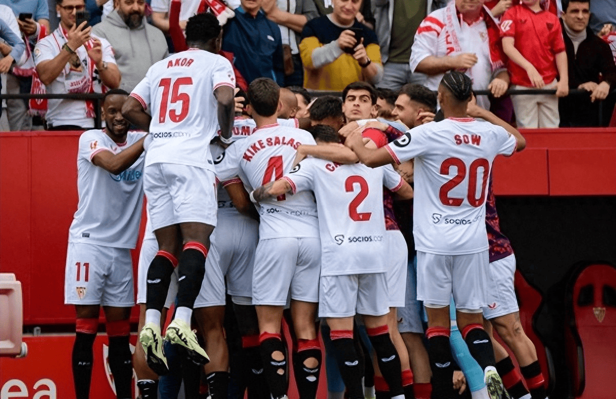 金年会体育关于拜仁慕尼黑训练开放日，关键时刻调整名单引欢呼，西甲在即，团队化学反应显著的信息