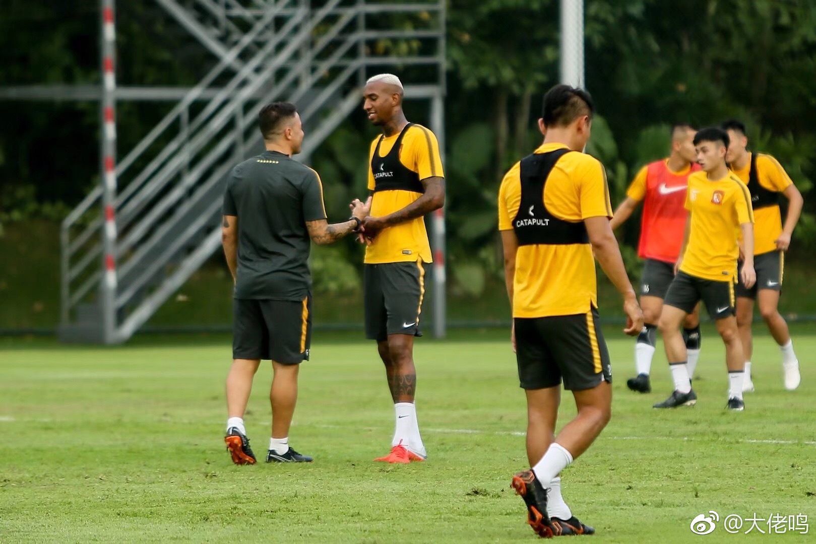 金年会官网巴黎圣日耳曼训练开放日，清晨战术微调引欢呼，中超在即，心理建设被强调的简单介绍